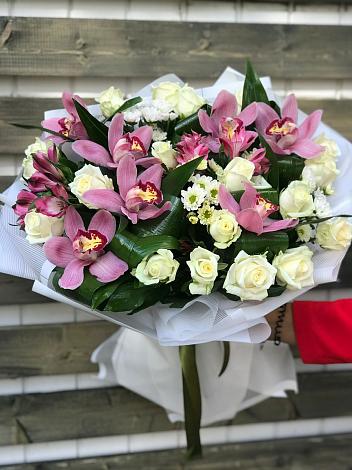 Букет цветов из: Розы и Хризантемы в Семилуках