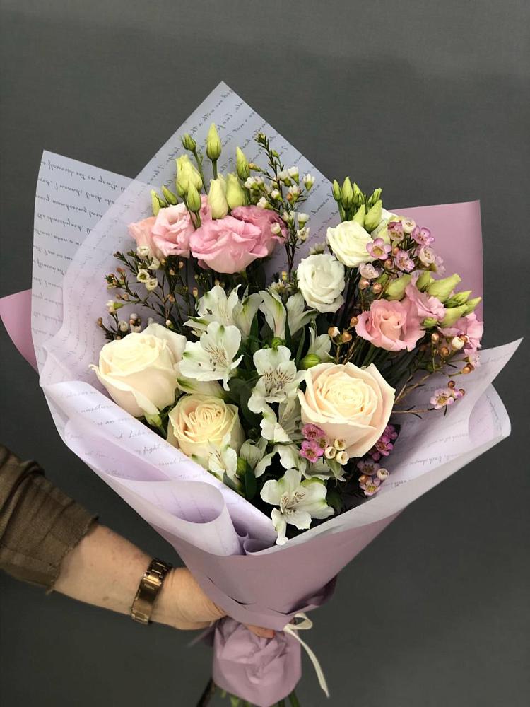 Букет цветов из: Альстромерии, Розы и Лизиантусы в Семилуках