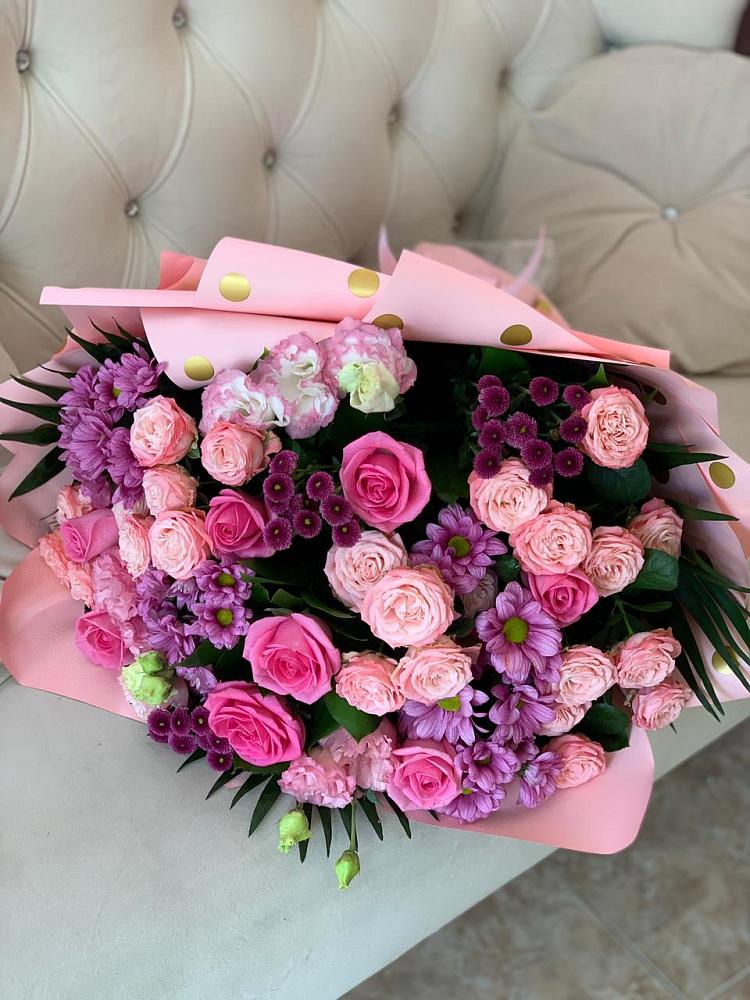 Букет цветов из: Хризантемы, Розы и Лизиантусы в Семилуках