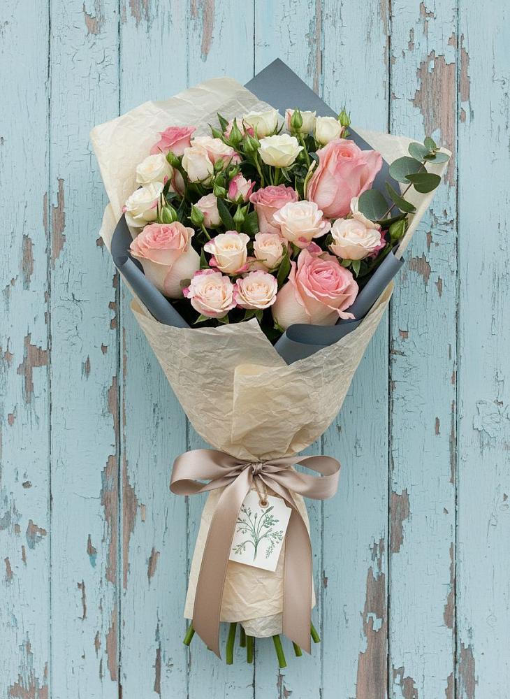 Букет цветов из: Розы в Семилуках