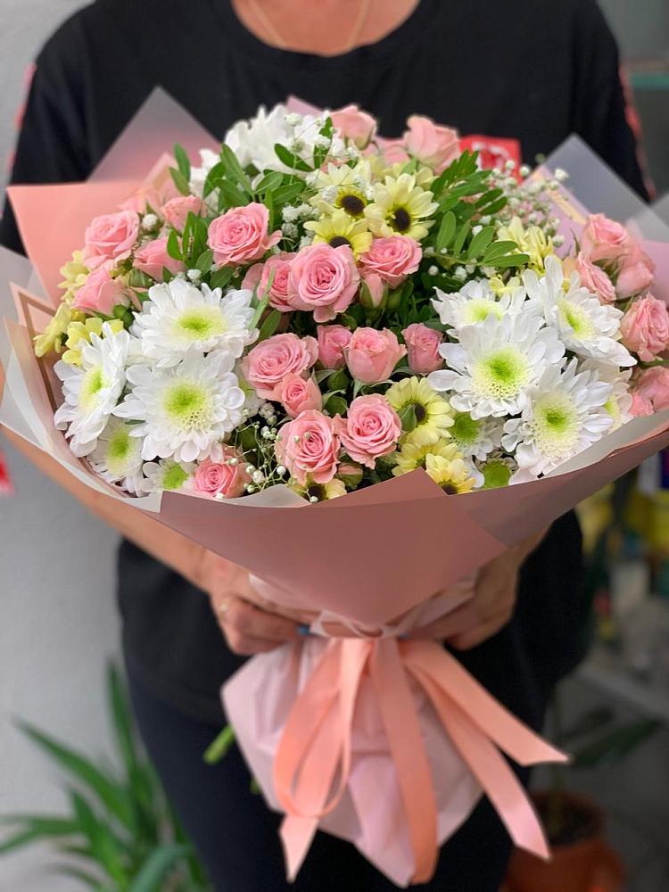 Букет цветов из: Розы и Хризантемы в Семилуках