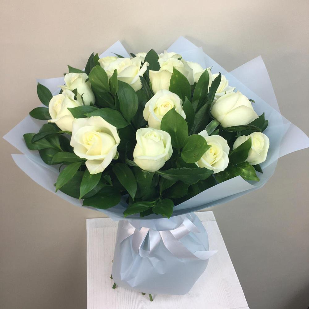 Букет 15 Белых роз Проуд в Семилуках