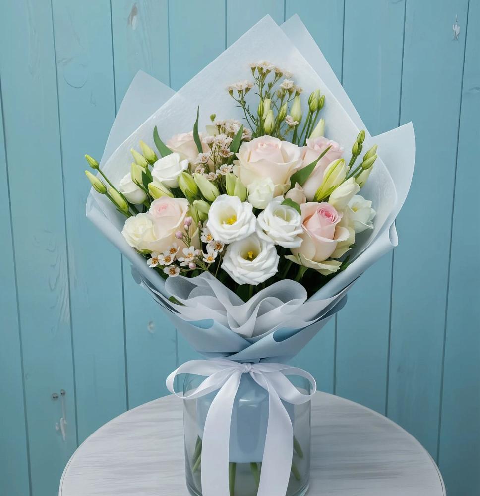 Букет цветов из: Розы и Лизиантусы в Семилуках