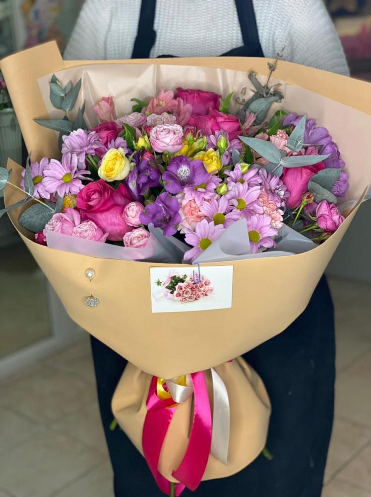 Букет цветов из: Хризантемы, Гвоздики и Альстромерии в Семилуках