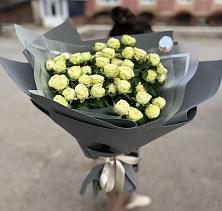 Букет Белые кустовые розы Солинеро в Семилуках