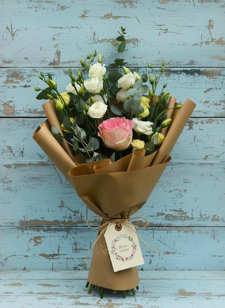 Букет цветов из: Розы и Лизиантусы в Семилуках