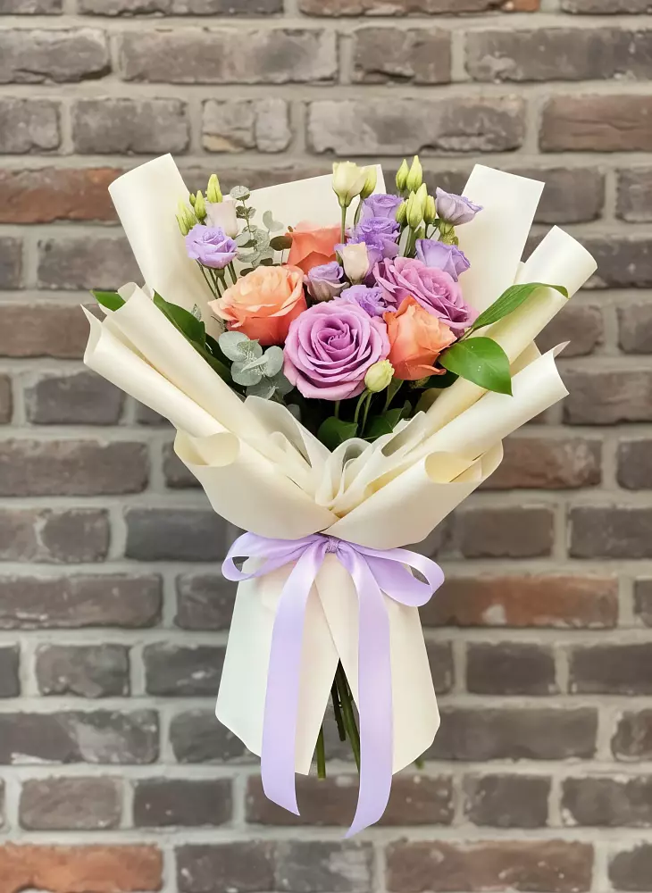 Букет цветов из: Лизиантусы и Розы в Семилуках