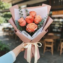 Букет цветов из:  Розы в Семилуках