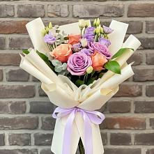 Букет цветов из:  Лизиантусы и Розы в Семилуках