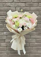 Букет цветов из:  Гвоздики, Розы, Лизиантусы и Хризантемы в Семилуках