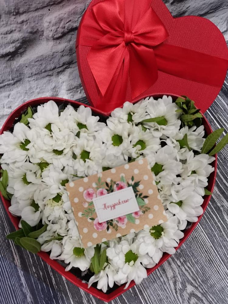 Цветочная композиция из Хризантемы в виде сердца в Семилуках