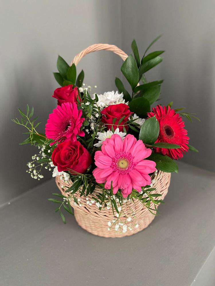 Цветочная композиция из Розы, Хризантемы и Герберы в корзине в Семилуках