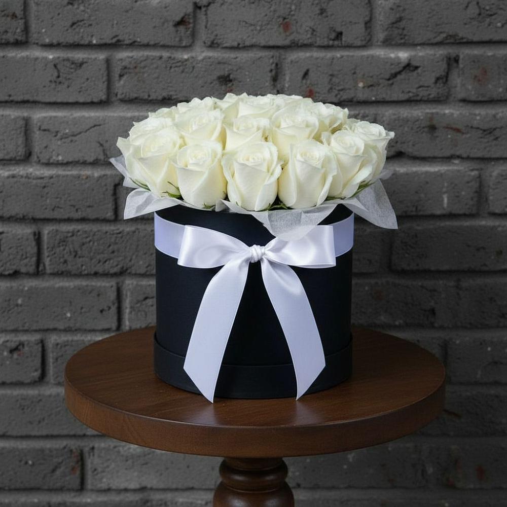 Цветочная композиция из Розы в шляпной коробке в Семилуках