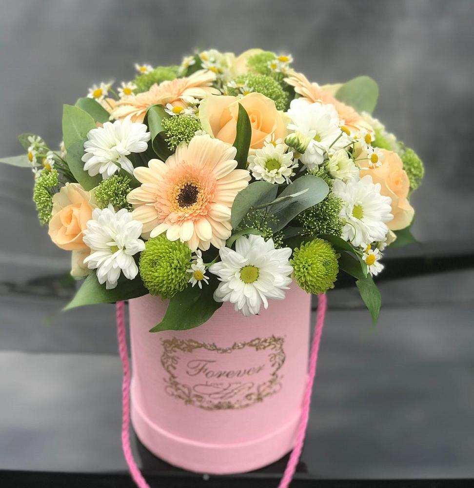 Цветочная композиция из Розы, Герберы и Хризантемы в шляпной коробке в Семилуках