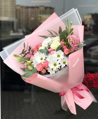 Букет цветов из: Розы, Лизиантусы и Хризантемы в Семилуках