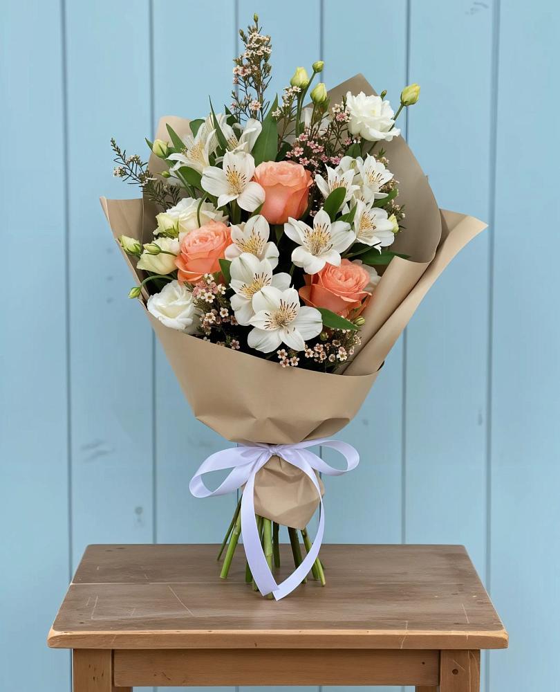 Букет цветов из: Альстромерии, Лизиантусы, Розы и Хризантемы в Семилуках