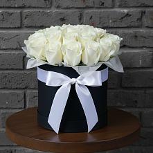 Цветочная композиция из Розы в шляпной коробке в Семилуках